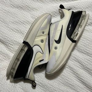 Nike Womens Air Max QS